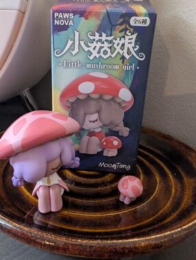 Moogutong Little Mushroom Girl Purple Pink Daydream, OPEN BOX, SEALED bag, 2pc